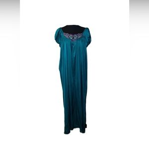 Vintage Vanity Fair Nightgown | Floral Embriodary | XL